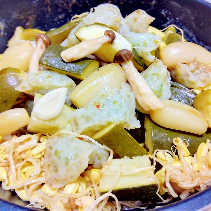 さしみ蒟蒻しめじ豆もやしズッキーニらっきょう蒸し煮